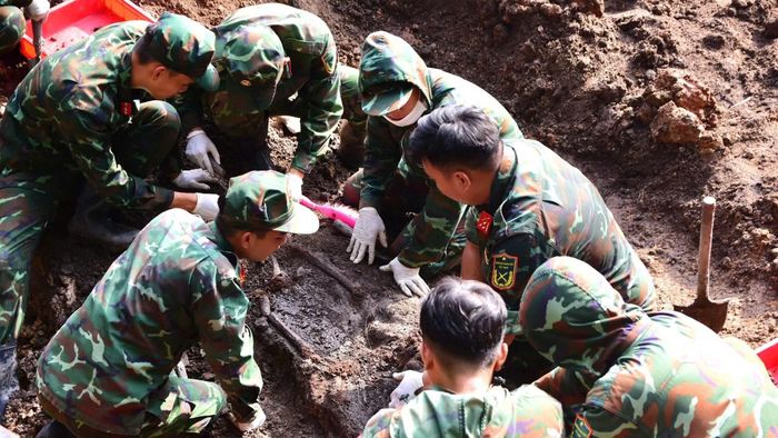 Riêng trong ngày 31/10, lực lượng chức năng phát hiện, quy tập thêm 7 hài cốt liệt sĩ.