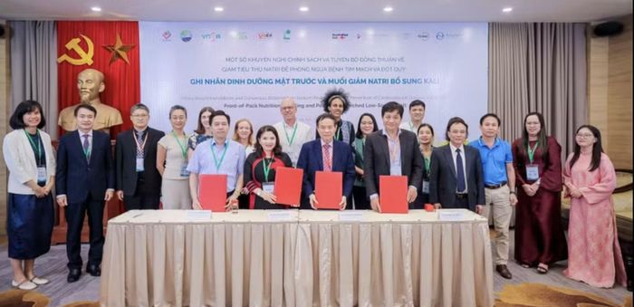 Các bên cùng ký kết tuyên bố đồng thuận.