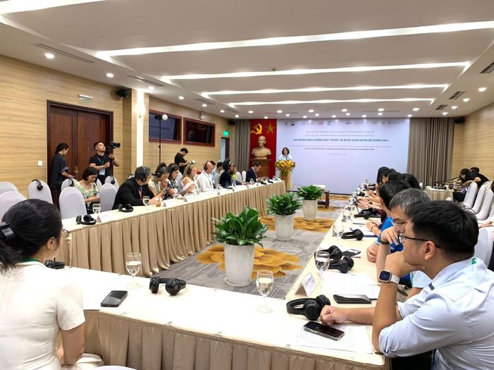 Các đại biểu tham dự hội thảo.