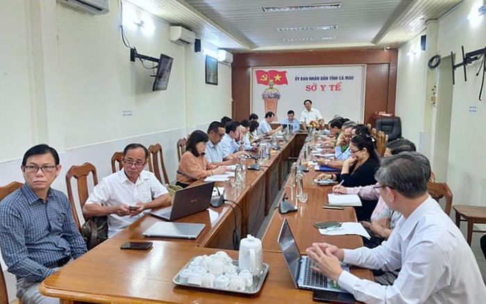Viện trưởng Viện Pasteur Thành phố Hồ Chí Minh làm việc với Sở Y tế Cà Mau.