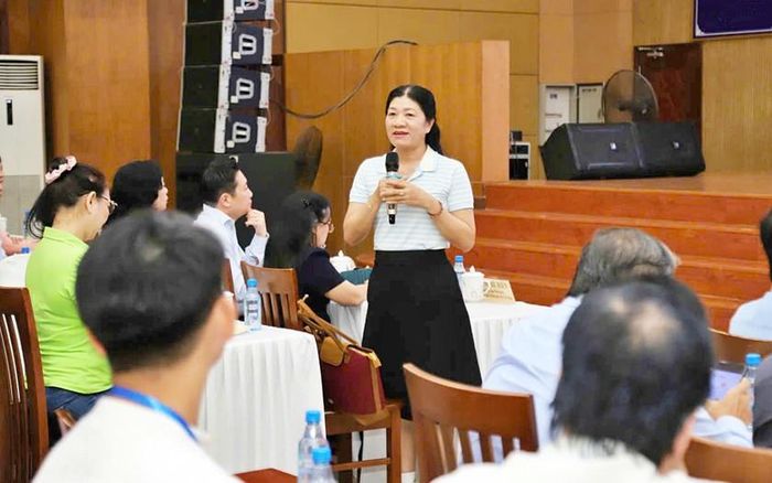 Bà Phạm Thị Bé Hiền, Trưởng Phòng Giáo dục Phổ thông (Sở Giáo dục và Đào tạo Thành phố Hồ Chí Minh, nguyên Hiệu trưởng Trường Trung học phổ thông chuyên Lê Hồng Phong) chia sẻ tại Lễ công bố chuỗi hoạt động kỷ niệm 100 năm thành lập trường (1927-2027).