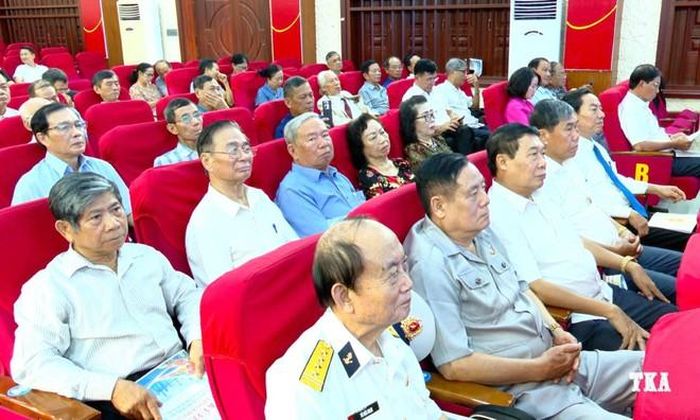 Các đại biểu tham dự hội thảo khoa học.