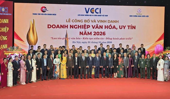 Các đại biểu, doanh nhân và đại diện doanh nghiệp tham dự chương trình.