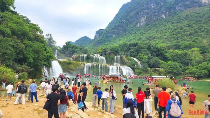 Với lợi thế về cảnh quan thiên nhiên, bản sắc văn hóa và biên giới, xã Đàm Thủy có nhiều điều kiện để tiếp tục phát triển du lịch bền vững.