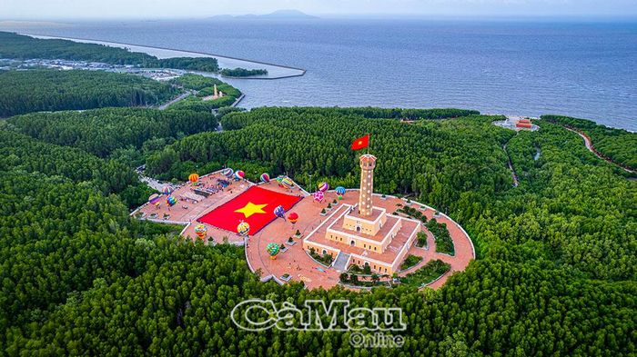 “Tổ quốc vươn ra biển lớn”, tác giả Phan Thanh Cường, giải Nhất.