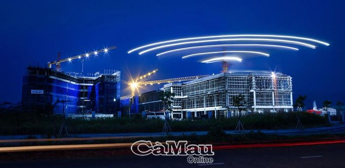 “Ðêm công trình”, tác giả Trần Bảo Giang, giải Ba.