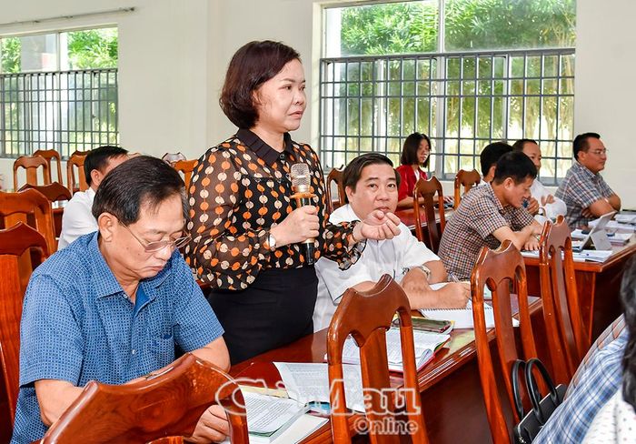 Đồng chí Trương Thị Phúc, Phó Bí thư Đảng uỷ các cơ quan Đảng tỉnh, nhấn mạnh yêu cầu đặt lợi ích của người dân lên hàng đầu trong quá trình hoạch định chính sách.