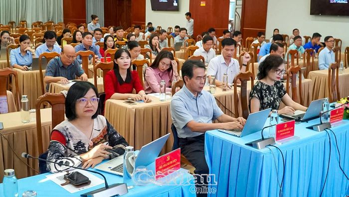 Các đại biểu tham dự lớp tập huấn tại hội trường UBND tỉnh.