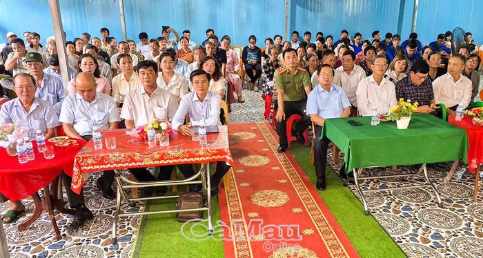 Lãnh đạo tỉnh, xã cùng đông đảo người dân ấp Hiệp Điền, xã Đông Hải, dự Ngày hội Đại đoàn kết toàn dân tộc gắn với Ngày Văn hoá Việt Nam năm 2026.