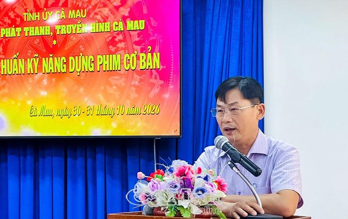 Nhà báo Nguyễn Quốc Danh, Phó Giám đốc Báo và phát thanh, truyền hình Cà Mau, phát biểu tổng kết lớp tập huấn.