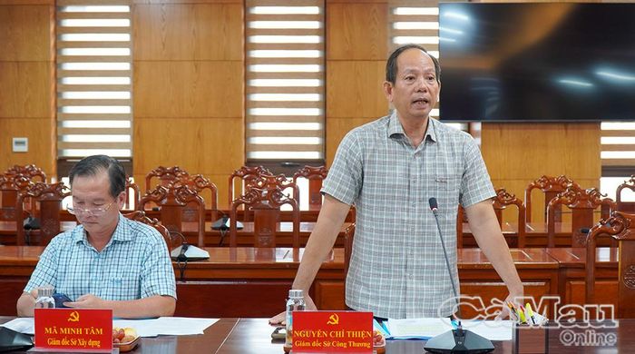Giám đốc Sở Công Thương Nguyễn Chí Thiện thảo luận về định hướng phát triển công nghiệp và năng lượng trên địa bàn tỉnh.