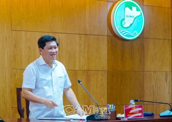 Phó Chủ tịch UBND tỉnh Lê Văn Sử báo cáo phương án và phạm vi khảo sát, nghiên cứu lấn biển tại Cà Mau.
