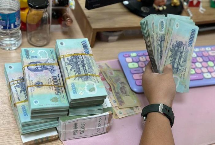 Tín dụng ngân hàng tiếp tục khẳng định vai trò là một trong những kênh cung ứng vốn chủ lực cho nền kinh tế. Ảnh: TTXVN