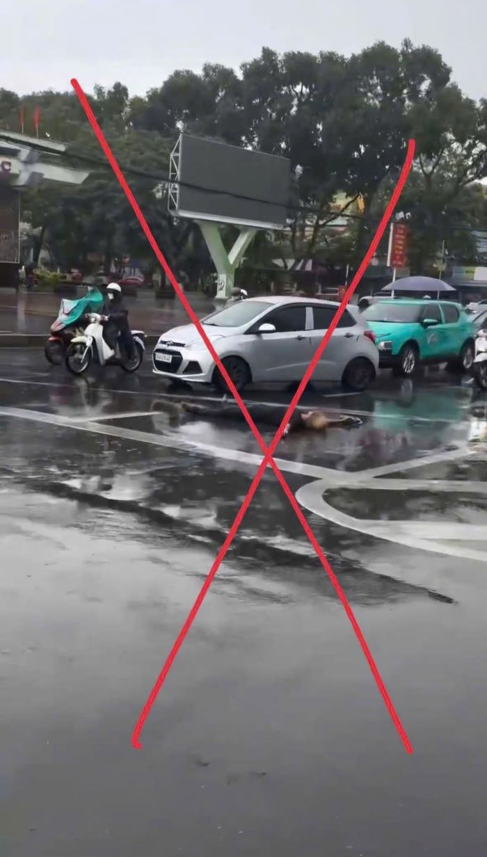 Người đàn ông bất ngờ ngất xỉu, nằm trên đường Hòa Bình. Ảnh: CA.