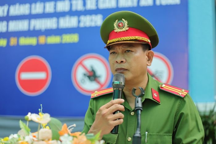 Phát biểu tại chương trình, Trung tá Đỗ Trọng Nghĩa, Phó Trưởng CAP.Minh Phụng đã nhấn mạnh tầm quan trọng của việc bồi dưỡng và nâng cao ý thức, kiến thức lái xe an toàn đối với các em học sinh cấp học phổ thông. Qua các buổi trau dồi kiến thức bổ ích như ngày hôm nay, Trung tá Đỗ Trọng Nghĩa hy vọng thầy và trò Trường THPT Nam Kỳ Khởi Nghĩa sẽ có thêm nhiều kinh nghiệm thực tế khi tham gia giao thông, bồi dưỡng thêm phản xạ xử lý tình huống khi gặp sự cố. Đây chính là mục tiêu quan trọng nhất của kế hoạch phát động chiến dịch đào tạo kỹ năng lái xe mô tô, xe gắn máy an toàn.