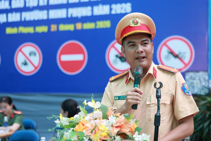 Đại diện Đội CSGT Bàn Cờ, Trung tá Huỳnh Vũ, tuyên truyền viên của chương trình đã mang đến cho các em học sinh tham gia lớp học đặc biệt những kiến thức quan trọng về Luật Trật tự an toàn giao thông thông qua các tiếp cận dí dỏm. Thông qua các chia sẻ, Trung tá Huỳnh Vũ đã khéo léo thông tin đến các em học sinh Trường THPT Nam Kỳ Khởi Nghĩa những điều được và không được làm khi tham gia giao thông đối với lứa tuổi từ 16 đến dưới 18 tuổi...