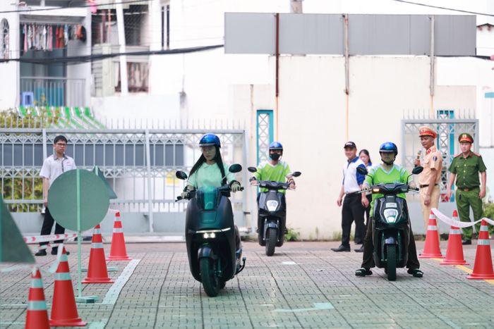 Từ những bài học trực quan và trải nghiệm thực tế, mỗi học sinh sẽ có thêm hành trang kiến thức, kỹ năng và ý thức trách nhiệm khi cầm lái, góp phần xây dựng văn hóa giao thông an toàn, phòng ngừa và kéo giảm tai nạn giao thông ngay từ lứa tuổi học đường