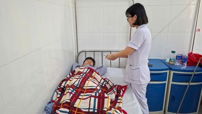 Nam sinh L.Đ.N đang được điều trị tại bệnh viện