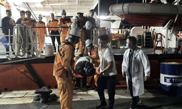 Tiếp cận đưa thuyền viên Philippines vào bờ