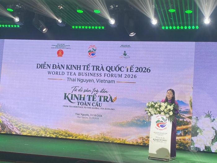Bà Nguyễn Thị Loan, Ủy viên Ban Thường vụ Tỉnh ủy, Phó Chủ tịch Ủy ban nhân dân tỉnh Thái Nguyên, phát biểu khai mạc Diễn đàn Kinh tế chè quốc tế 2026.