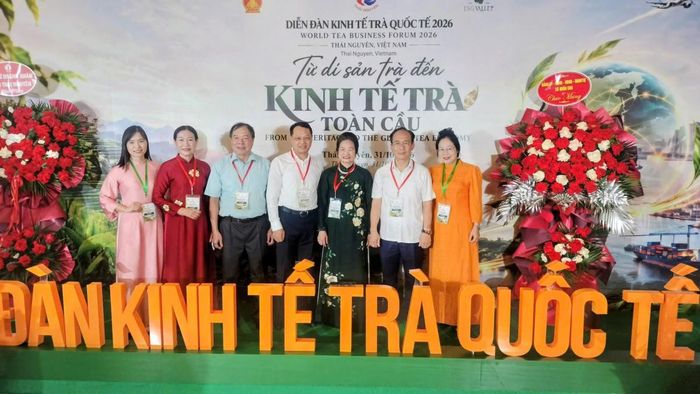 GS, TS Đào Thanh Vân, Phó Chủ tịch Hiệp hội Nông nghiệp Hữu cơ Việt Nam, Chủ tịch Hội Nông nghiệp hữu cơ tỉnh Thái Nguyên, cùng các đại biểu tham dự Diễn đàn Kinh tế chè quốc tế 2026.