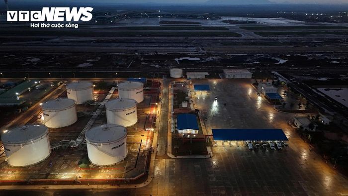 Việc hoàn thiện hệ thống cung cấp nhiên liệu tàu bay là một trong những bước chuẩn bị quan trọng để sân bay Long Thành tiến tới khai thác trong tháng 12/2026, góp phần hoàn chỉnh hệ thống hạ tầng và dịch vụ phục vụ hoạt động hàng không tại cảng hàng không cửa ngõ quốc tế mới của Việt Nam.