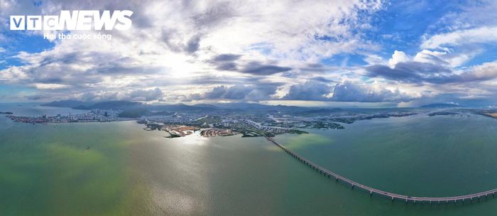 Đồng thời, Dự án Khu nhà ở sinh thái Thị Nại Ecobay được thực hiện dự án nhà ở thương mại thông qua thỏa thuận về nhận quyền sử dụng đất hoặc đang có quyền sử dụng đất theo quy định tại Nghị quyết số 171 ngày 30/11/2024 của Quốc hội, Nghị định số 75 ngày 1/4/2025 của Chính phủ.