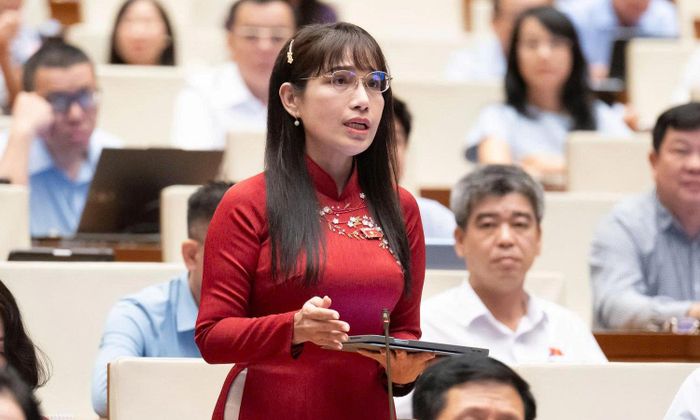 Đại biểu Châu Quỳnh Dao.