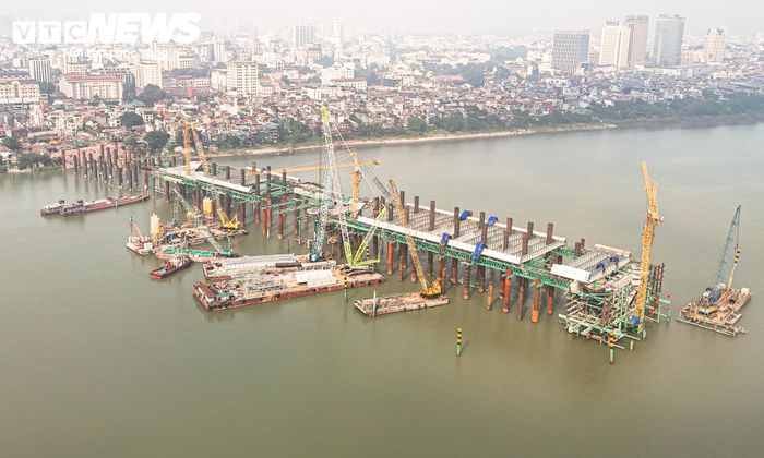 Khi hoàn thành, cầu Trần Hưng Đạo được kỳ vọng sẽ bổ sung thêm một hướng kết nối giữa khu vực trung tâm Hà Nội với phía Đông thành phố. Công trình cũng được kỳ vọng góp phần phân chia lưu lượng phương tiện, giảm áp lực giao thông cho các cầu Chương Dương và Vĩnh Tuy.