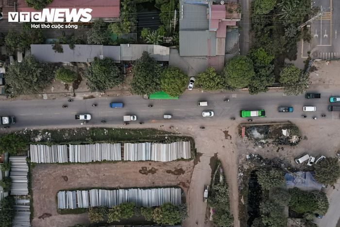 Toàn tuyến dài khoảng 7km, mặt cắt ngang 50m, tốc độ thiết kế 80 km/h. Đây là dự án nhóm A, công trình cấp đặc biệt, đi qua địa bàn 5 phường, xã của Hà Nội.