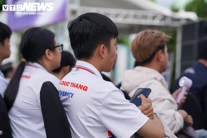 Thông qua các tình huống thực tế, sinh viên được hướng dẫn nhận diện thủ đoạn lừa đảo, phòng tránh rủi ro và hình thành thói quen an toàn khi sử dụng các nền tảng số.