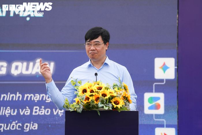 Phát biểu tại sự kiện, Đại tá, Tiến sĩ Nguyễn Hồng Quân, Phó Cục trưởng Cục An ninh mạng và phòng, chống tội phạm sử dụng công nghệ cao (Bộ Công an), cho biết nhận thức và kỹ năng của người sử dụng có vai trò đặc biệt quan trọng trong công tác bảo đảm an ninh mạng.