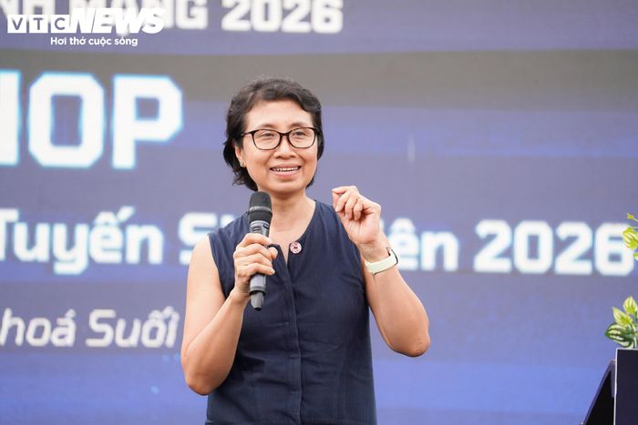 Trong khuôn khổ ngày hội, các chuyên gia trao đổi về những chủ đề như “Từ bẫy trực tuyến đến AI scam: Nhận diện và tự bảo vệ trong không gian số”, “Nâng cấp hệ miễn dịch số của sinh viên trên không gian mạng” và “Kiến tạo không gian mạng an toàn hơn”.