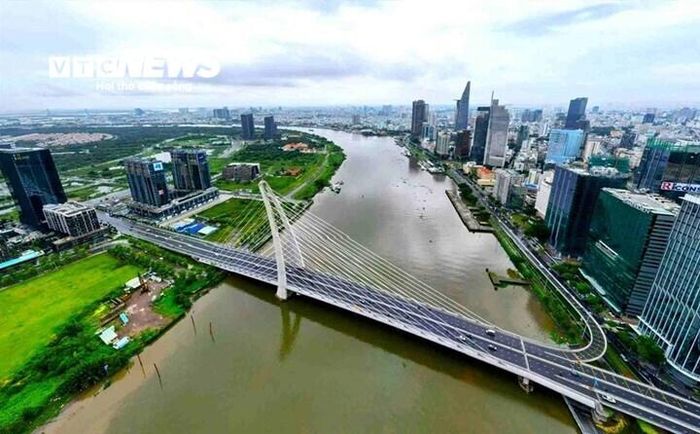 Vùng lõi đô thị, tài chính, quản trị, di sản tập trung tại khu vực Sài Gòn - Chợ Lớn - Thủ Thiêm và hai bờ sông Sài Gòn.