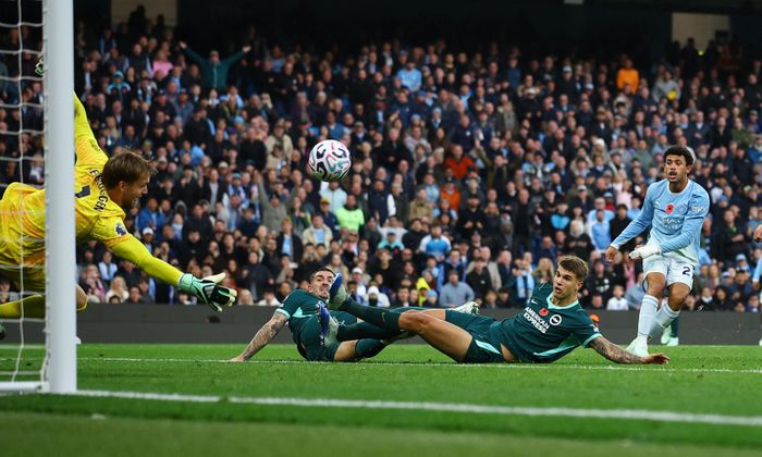 Man City bỏ lỡ nhiều cơ hội khi thủ môn của Brighton quá hay. (Ảnh: Reuters)