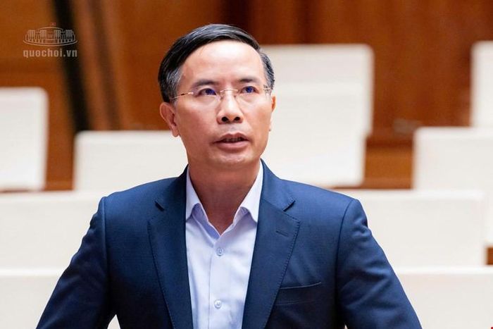 Thống đốc Ngân hàng Nhà nước Phạm Đức Ấn phát biểu tiếp thu, giải trình. Ảnh: Quochoi.vn