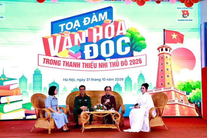 Các khách mời chia sẻ tại tọa đàm “Văn hóa đọc trong thanh thiếu nhi”. Ảnh: Kỳ Anh