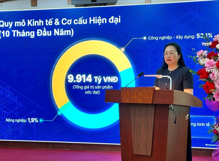 Trưởng phòng Kinh tế xã Đại Thanh Phạm Thị Thu Hằng trình bày báo cáo tại hội nghị. Ảnh: Mai Duyên