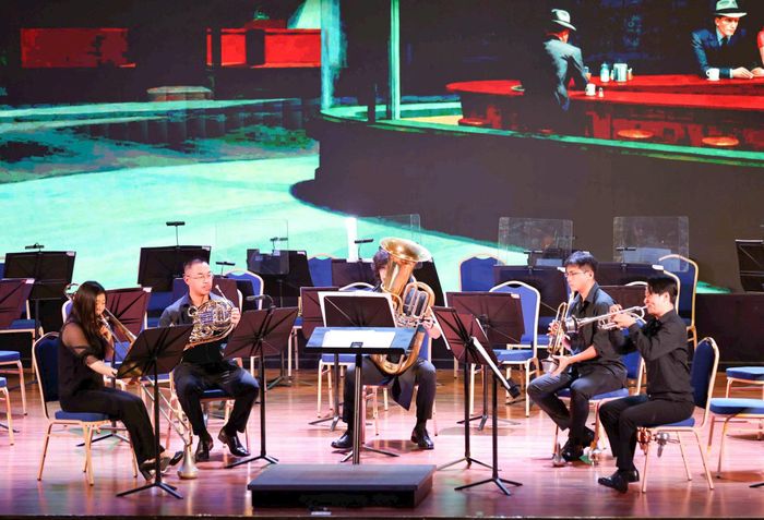 Tiết mục mở màn chương trình. Ảnh: Thanh Tùng