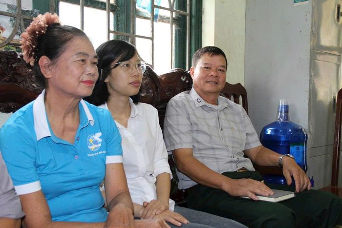 Hòa giải viên thôn Thượng Tiết (xã Mỹ Đức, Hà Nội) trong một buổi trao đổi kinh nghiệm hòa giải. Ảnh: Văn Biên