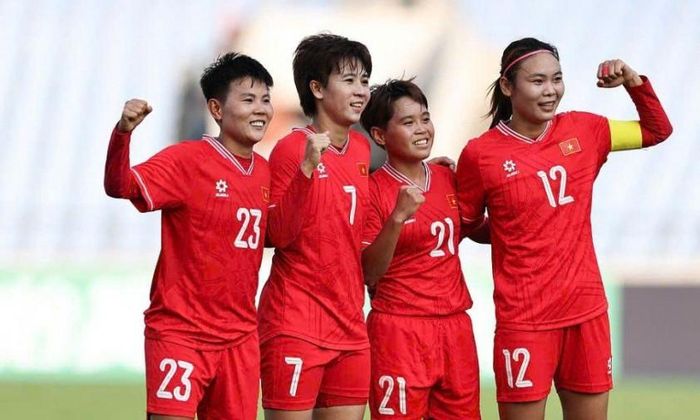 Trước các đội bóng mạnh nhất thế giới, các nữ tuyển thủ vẫn thể hiện tinh thần thi đấu kiên cường, hoàn thành mục tiêu lịch sử. Ảnh: VFF