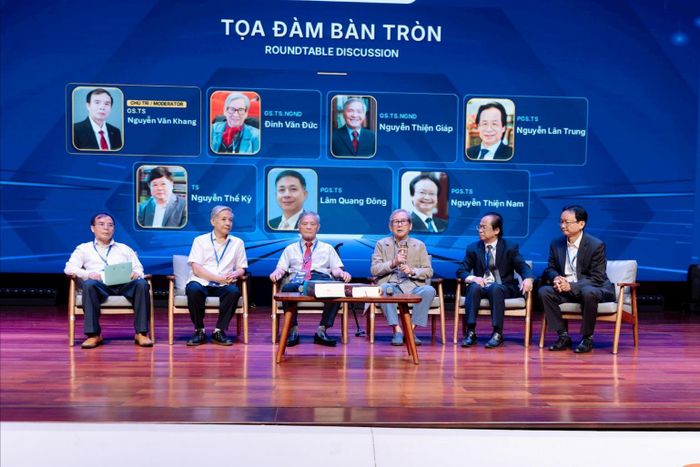 Tọa đàm bàn tròn tạo diễn đàn để các nhà khoa học chia sẻ những góc nhìn đa dạng về ngôn ngữ học. Ảnh: BTC