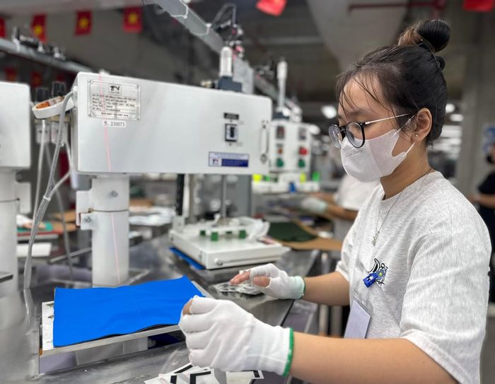 Dây chuyền sản xuất hiện đại trong môi trường được kiểm soát nhiệt độ tuân thủ các quy định nghiêm ngặt về môi trường. Ảnh: Kiều Thoan Thu