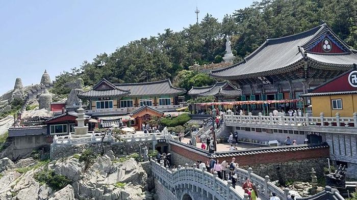 Thăm Haedong Yonggungsa - ngôi chùa Hàn có truyền thuyết tương đồng chùa Thiên Mụ