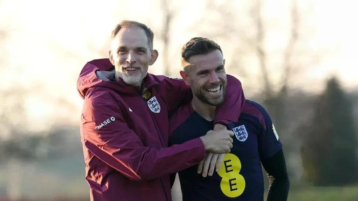 Giữa tâm bão dư luận, Jordan Henderson vẫn âm thầm để lại dấu ấn lịch sử