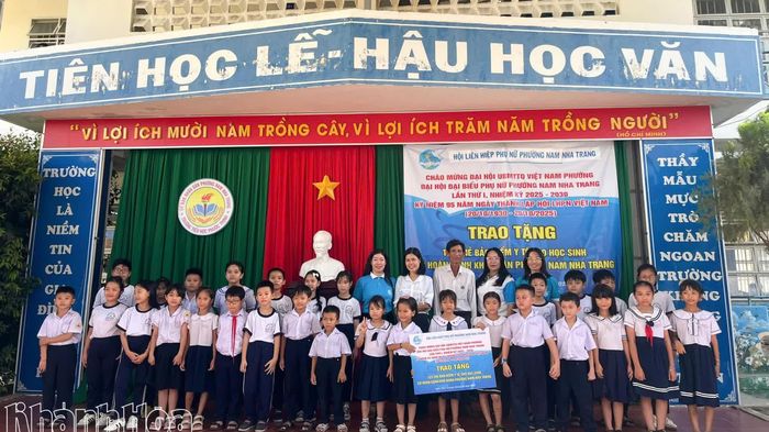 Trao yêu thương, tiếp bước cho em