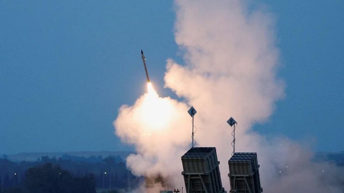 Nhiều tiếng nổ lớn vang lên ở Iran, quân đội Israel xác nhận tấn công