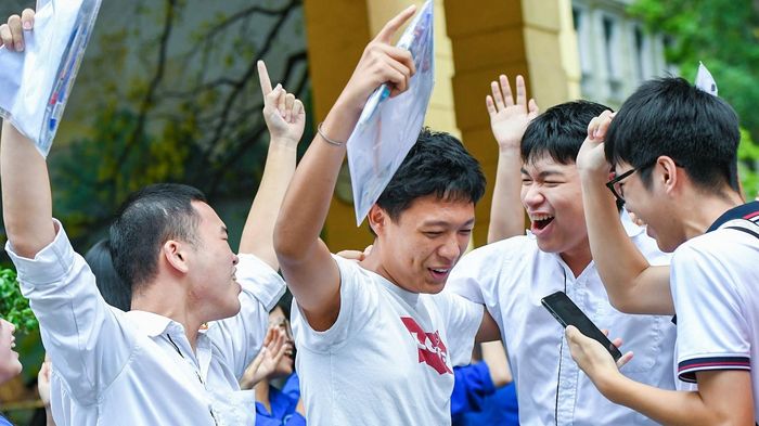 Buồn, vui lẫn lộn trong ngày cuối của kỳ thi tốt nghiệp THPT