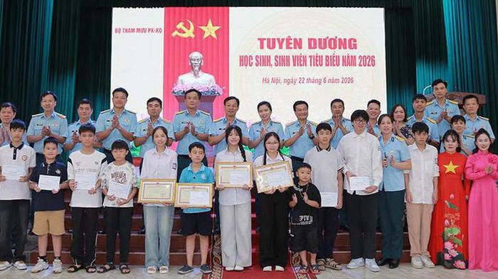 Quân chủng Phòng không-Không quân tuyên dương học sinh, sinh viên tiêu biểu
