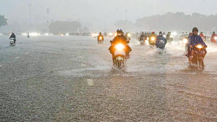 Tin mưa lớn chấm dứt nắng nóng 40°C ở Bắc Bộ và dự báo thời tiết Hà Nội 10 ngày